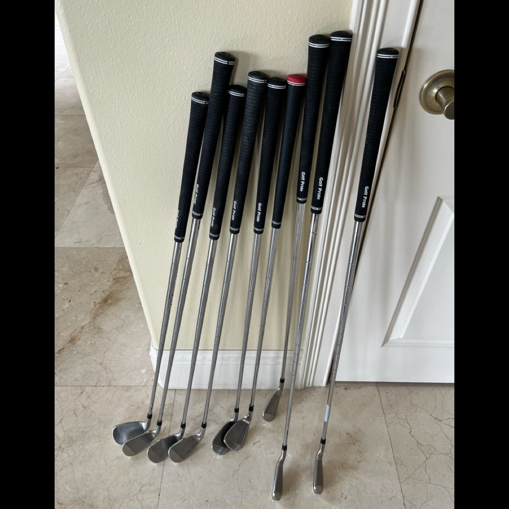 Titleist AP1 718 Like New Golf Clubs (9)